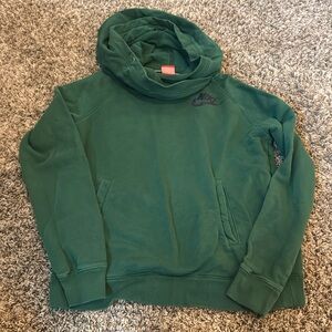 Women’s Nike hoodie. No strings but good conditioning. Size large. *